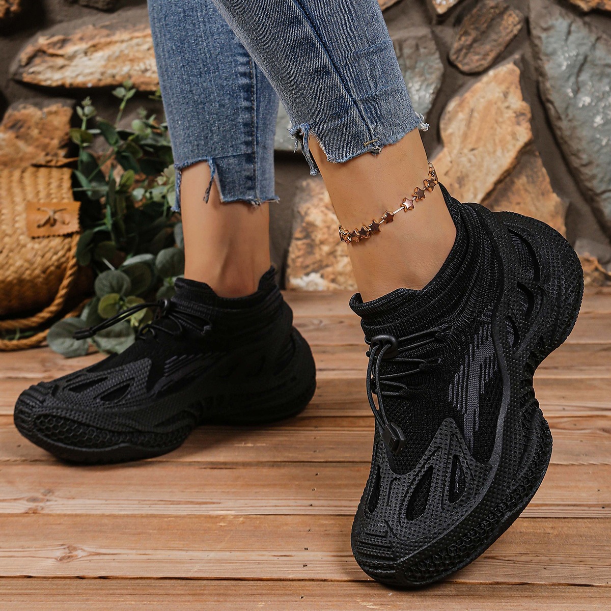 Lace Up Round Toe Sneakers