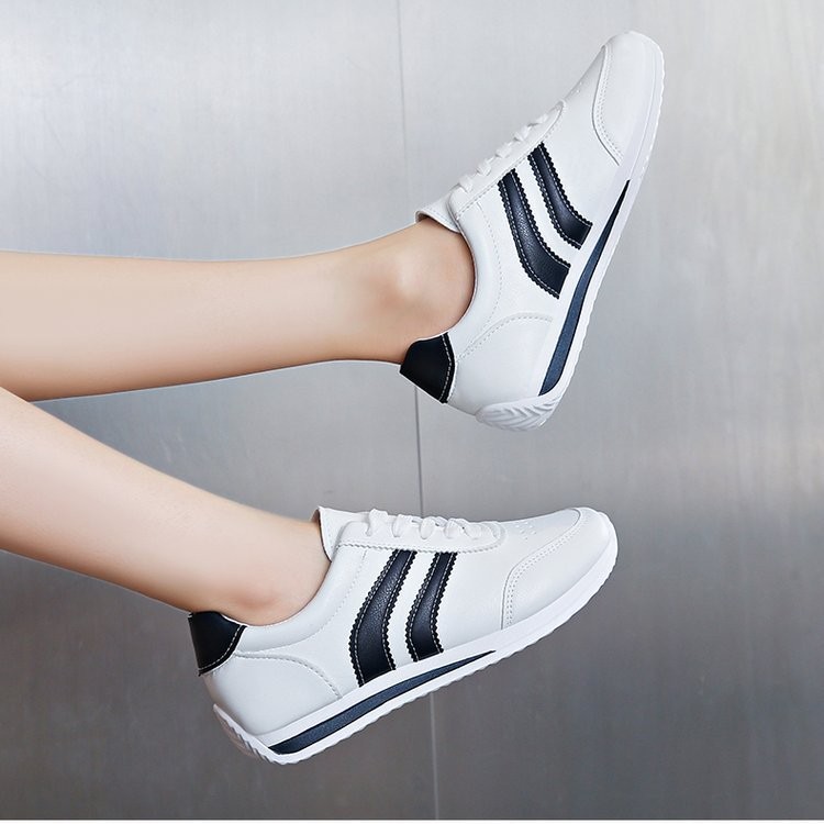 Round Toe Lace Up Sneakers