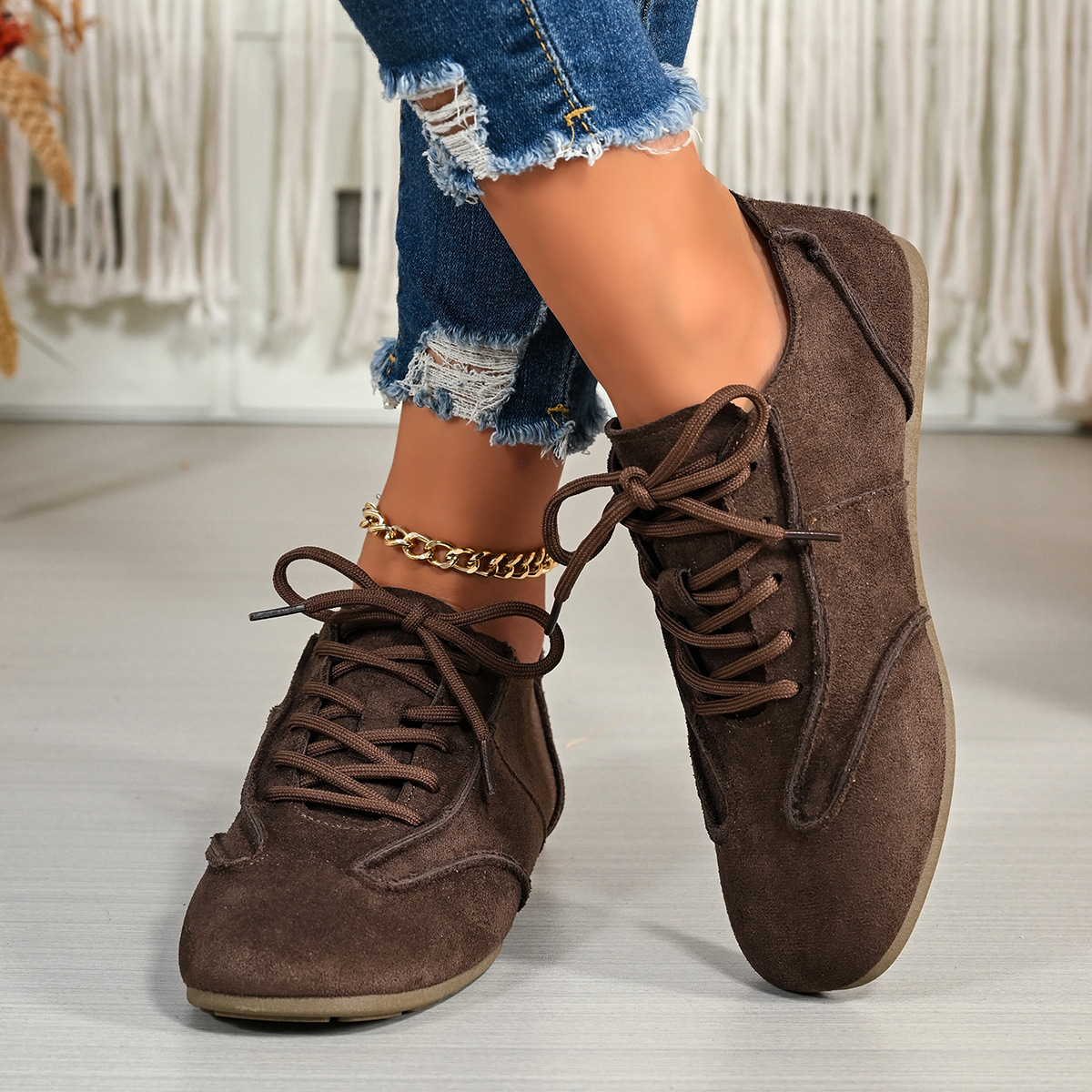 Lace Up Round Toe Sneakers