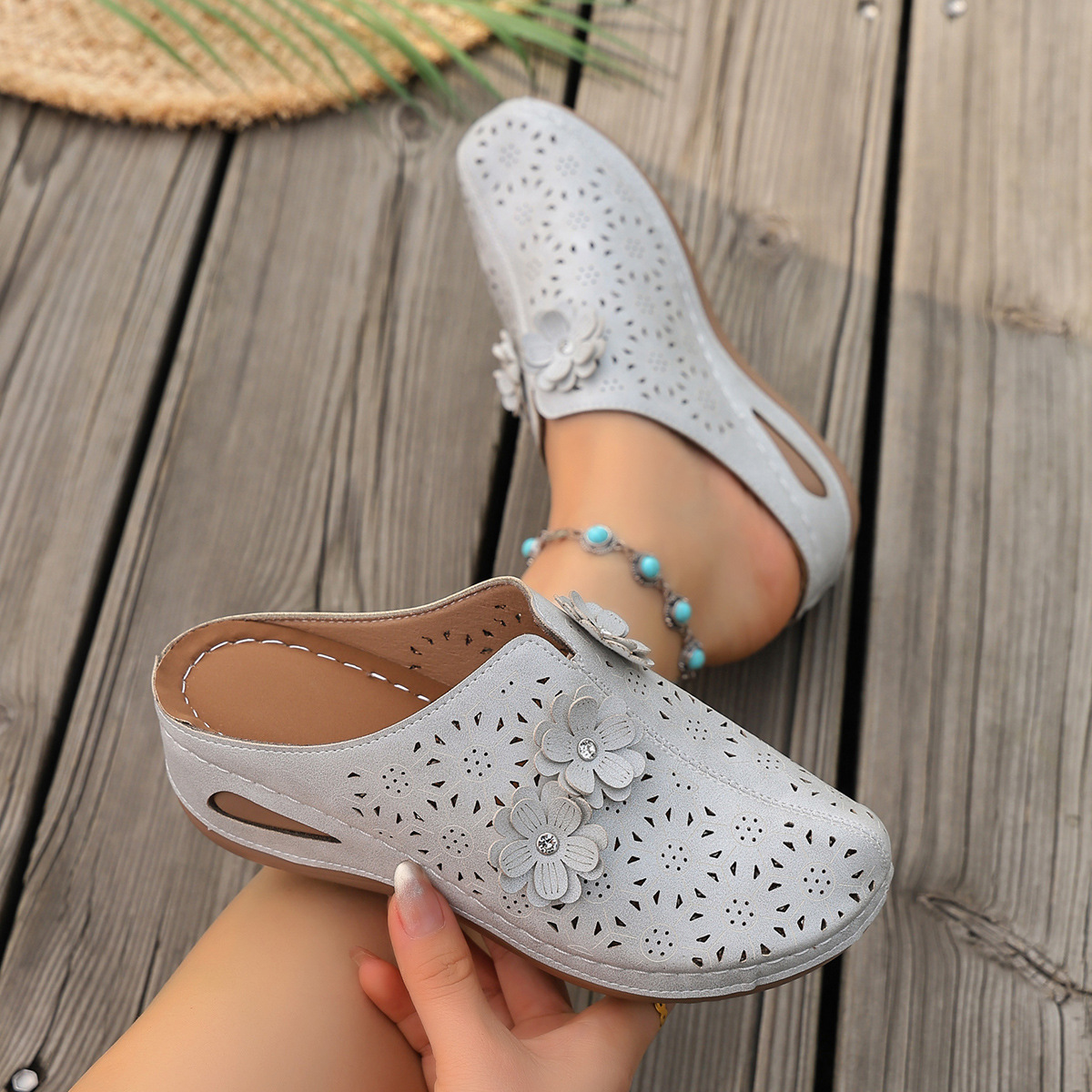 Floral Decor Round Toe Sandals