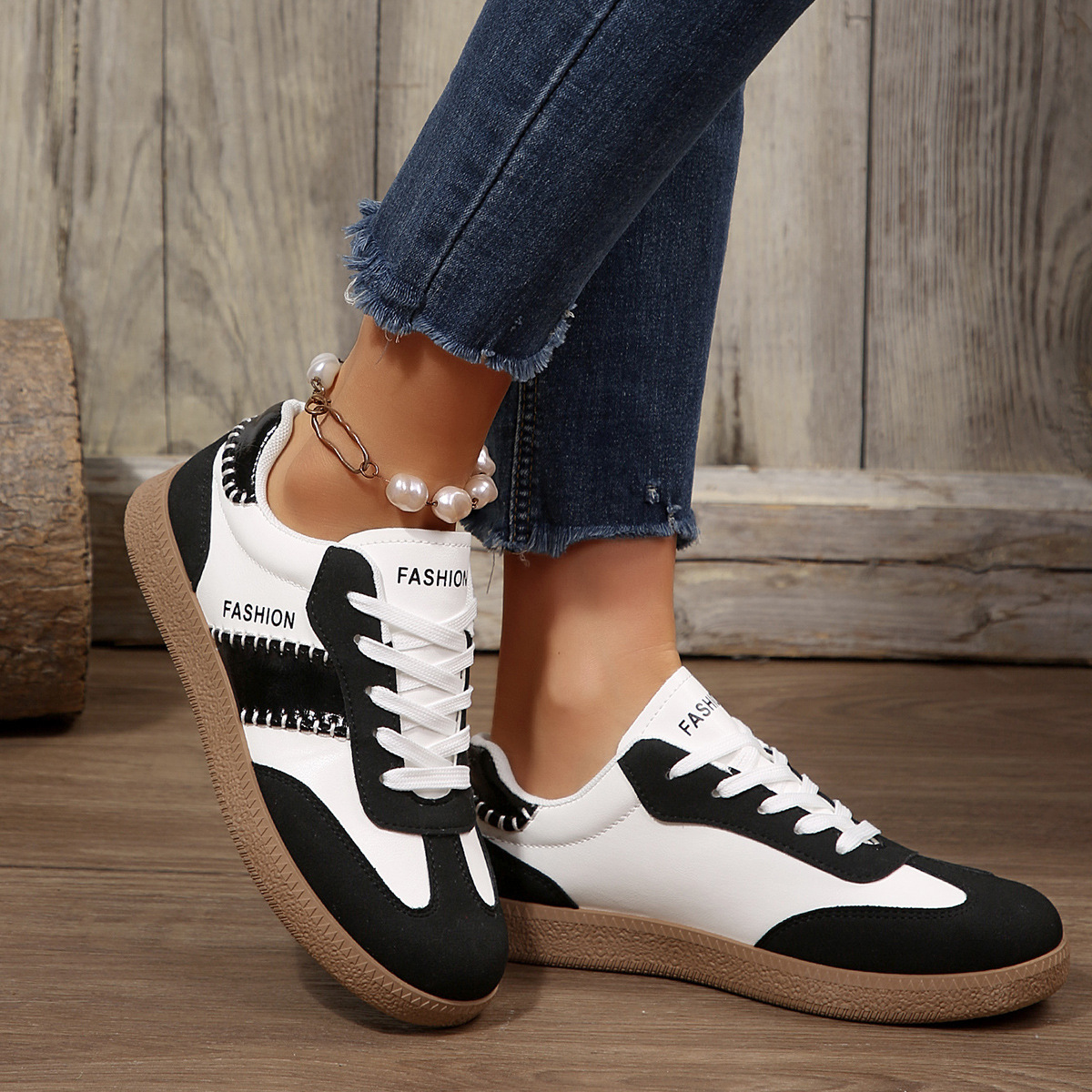 Lace-Up Flats Sneakers