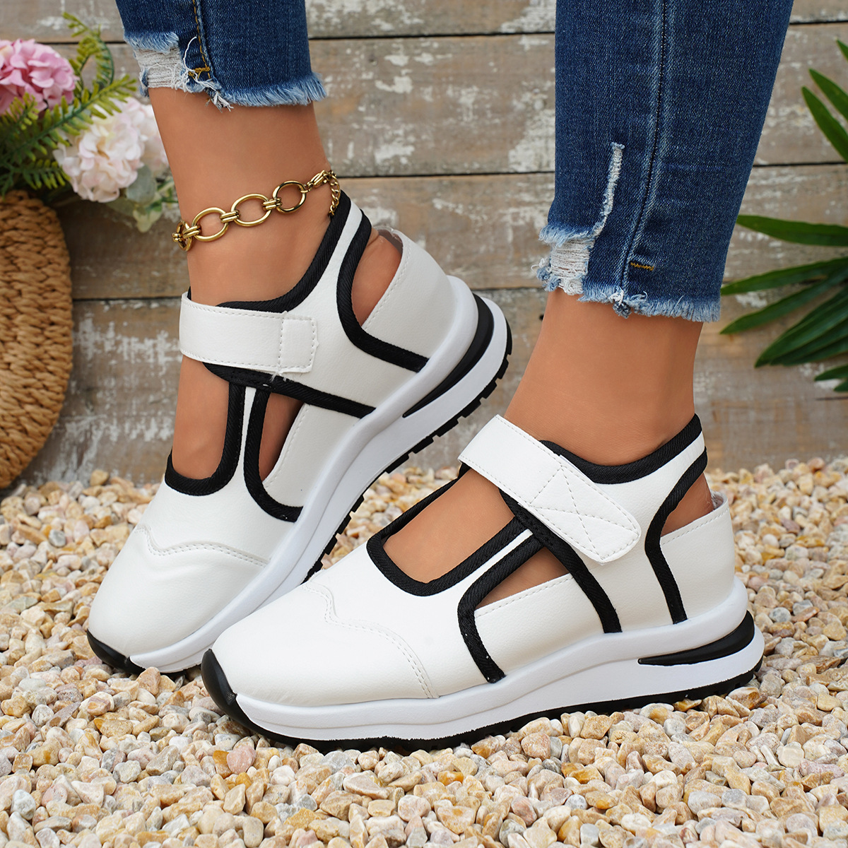Round Toe Contrast Sneakers