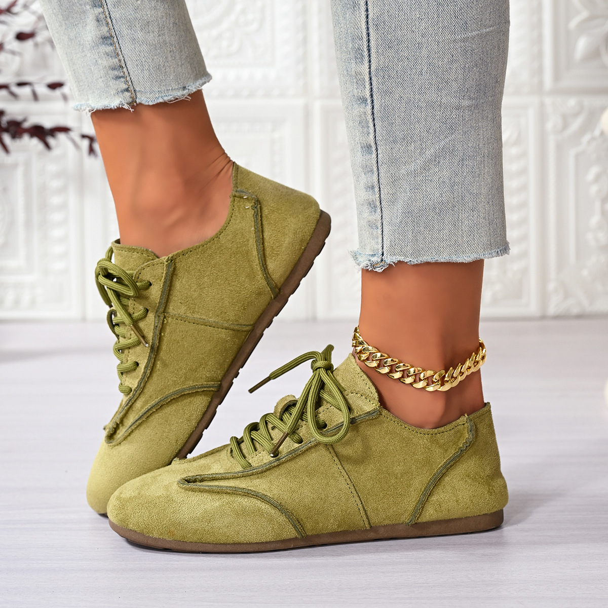 Lace Up Round Toe Sneakers