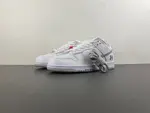 Supreme x Nike SB Dunk Low HQ8487-100