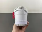 Supreme x Nike SB Dunk Low HQ8487-100