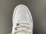 Supreme x Nike SB Dunk Low HQ8487-100