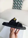 D*OR A word sandal