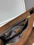 Prada matte size 32x15x11, style number 2452 [ADA new product] retro style, black waxed leather, the new favorite handbag!