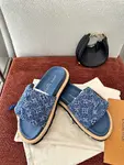 L*V Pool Pillow Flat Comfort