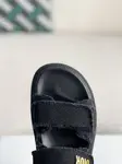 D*OR A word sandal