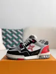 L*V TRAINER Sneakers