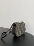 Fendi medium old flower retro classic bag saddle bag saddle bag size: 25x7x20