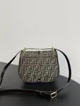 Fendi medium old flower retro classic bag saddle bag saddle bag size: 25x7x20