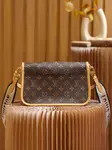 L*V Borsa Diane M45985，Size：9*15*24cm