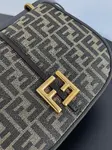 Fendi medium old flower retro classic bag saddle bag saddle bag size: 25x7x20