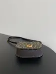 Fendi medium old flower retro classic bag saddle bag saddle bag size: 25x7x20