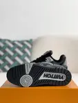 L*V SNEAKERS
