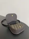 Fendi medium old flower retro classic bag saddle bag saddle bag size: 25x7x20