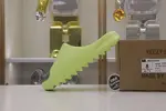 YEEZY SLIDES GX6138