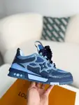 L*V RUNNER TATIC sneakers