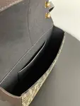 Fendi medium old flower retro classic bag saddle bag saddle bag size: 25x7x20