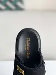 D*OR A word sandal