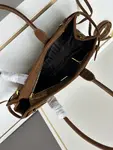 Prada matte size 32x15x11, style number 2452 [ADA new product] retro style, black waxed leather, the new favorite handbag!