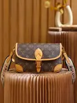 L*V Borsa Diane M45985，Size：9*15*24cm