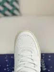 GU*INew Sneakers