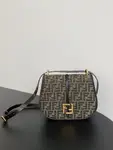 Fendi medium old flower retro classic bag saddle bag saddle bag size: 25x7x20