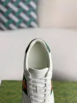 GU*ISneakers