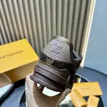 L*V TRAINER Sneakers