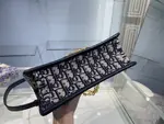 30 Montaigne Chain Bag