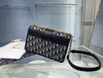 30 Montaigne Chain Bag