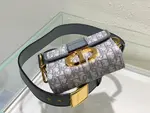 30 Montaigne Box Bag