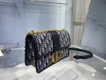 30 Montaigne Chain Bag