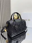 Dior Groove 25
