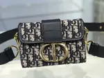30 Montaigne Box Bag
