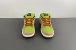 Nike SB Dunk Low “Escargot” FQ7585-200