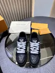 L*V TRAINER Sneakers