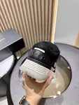 A*RI Sneakers
