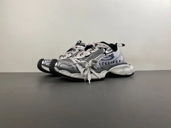 Balenciaga brand new 10IAGA - PHANTOM SNEAKER distressed grey-black