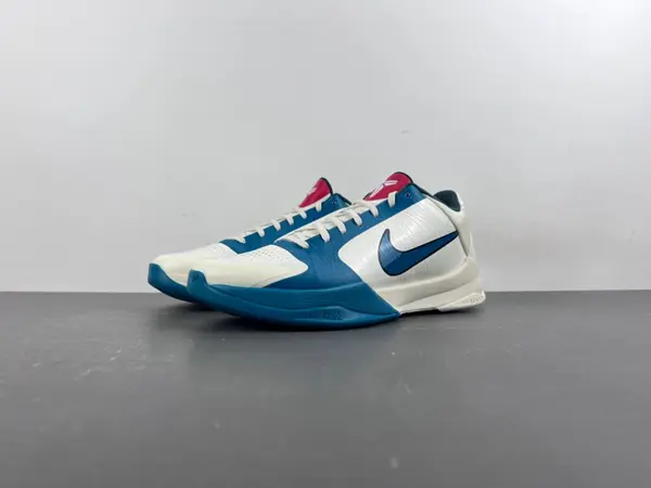 Caitlin Clark x Nike Kobe 5 Protro  IZ1852-100