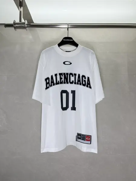 BALANCEGA - Style 25 01 Embroidered Short-Sleeve T-Shirt.