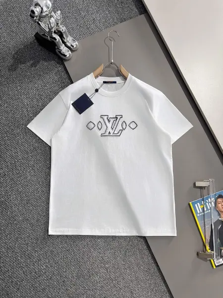 Classic Pattern Embroidery T Shirt