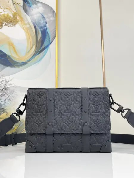 L*V TRUNK M57726