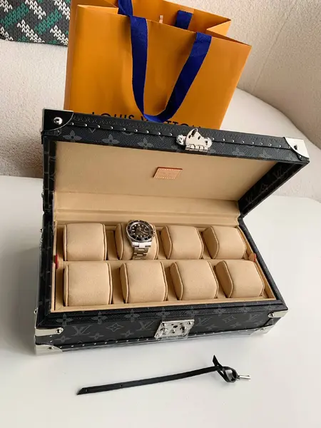 L*V Watch Storage Box Size：34*18*11cm