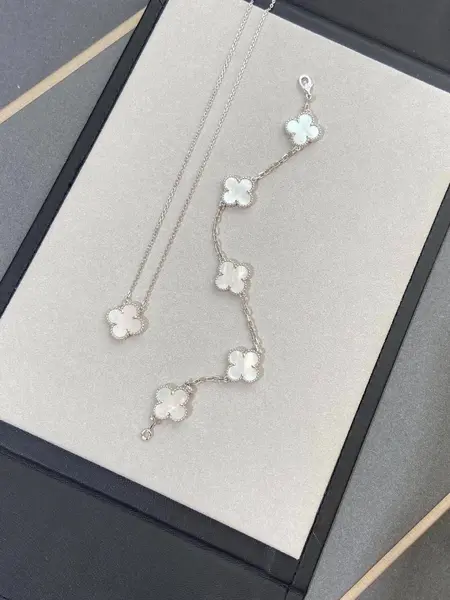 Vca Vintage Alhambra Pendant