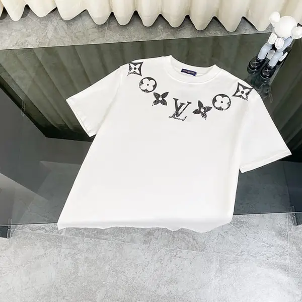 Classic Necklace T-shirt