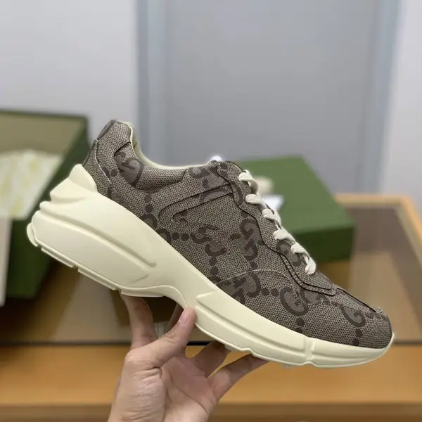 GU*IRetro Clunky Sneaker
